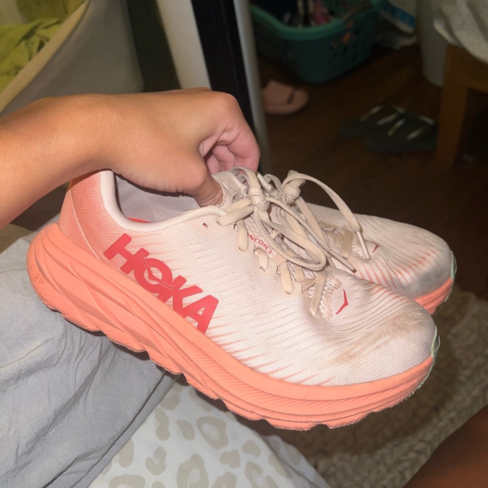 HOKA pink rincon 3